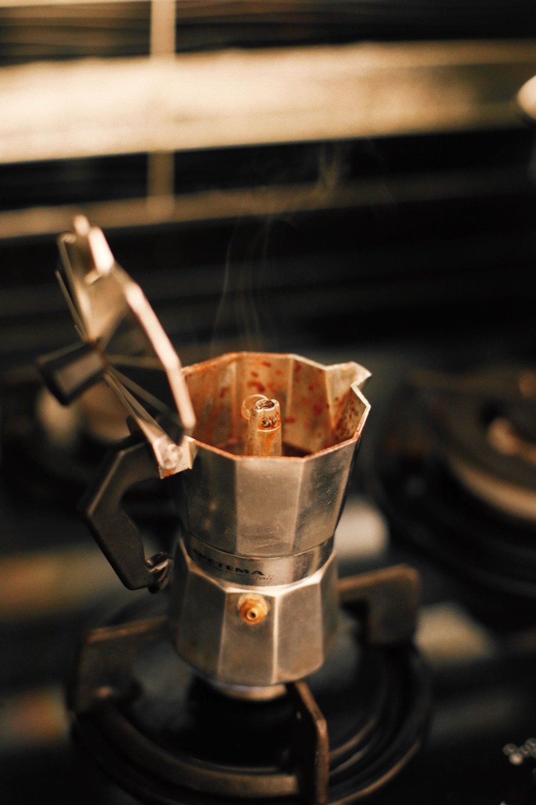 Cafetera italiana al fuego